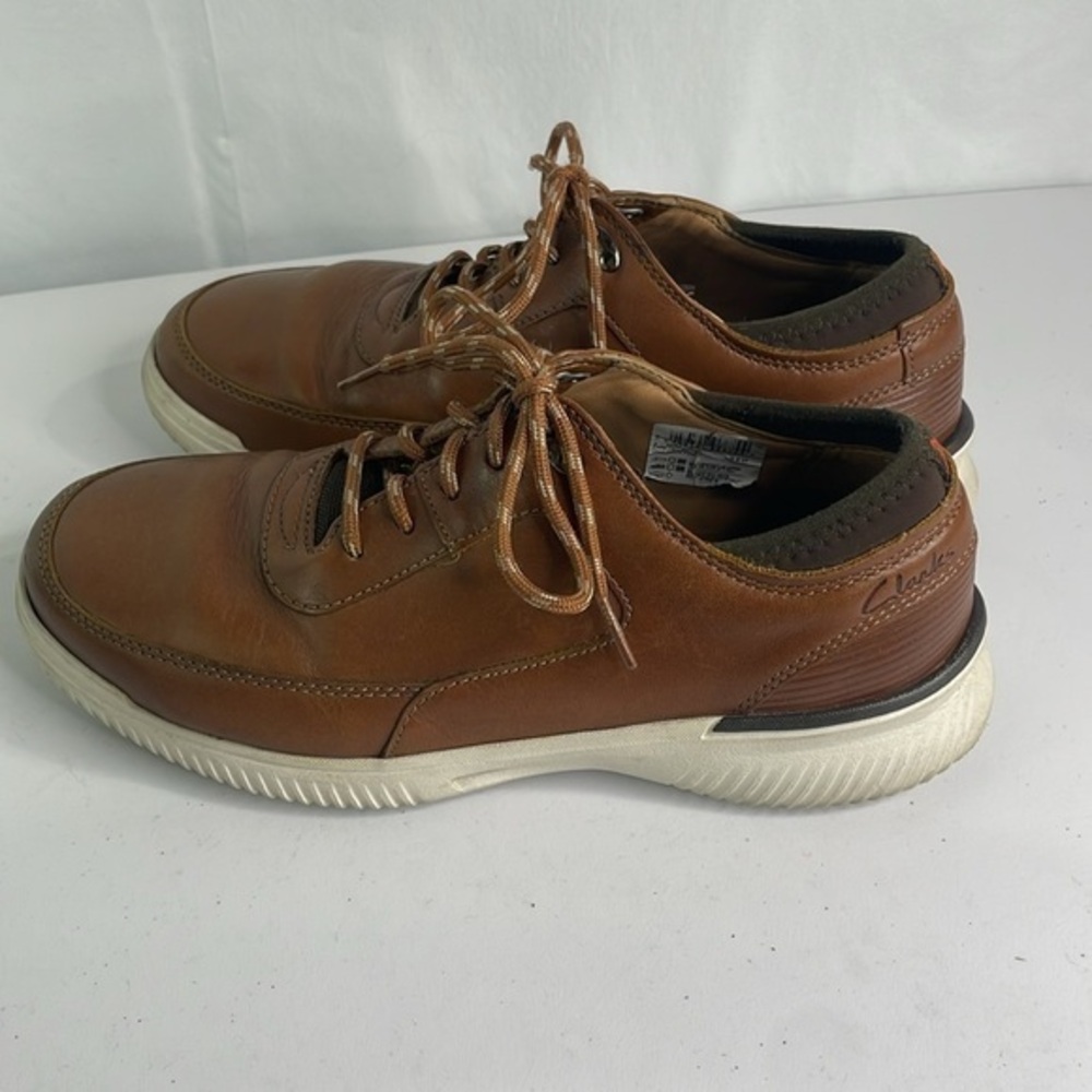 Clarks Donaway lace up dark tan leather, eight wide shoes